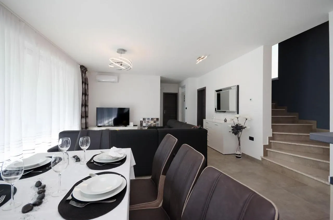 Villa Icici 0*,  Croatia