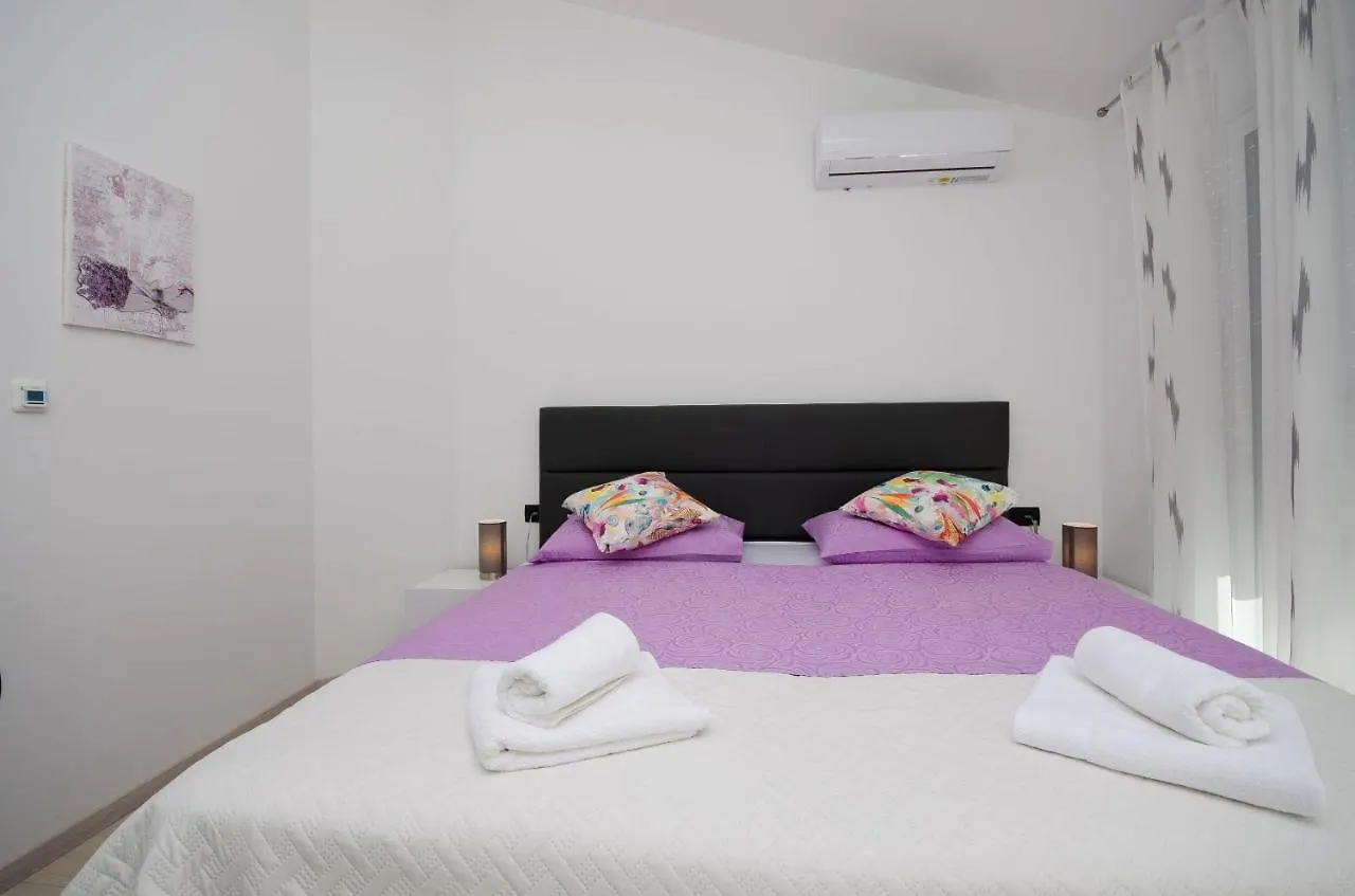 Villa Icici 0*,